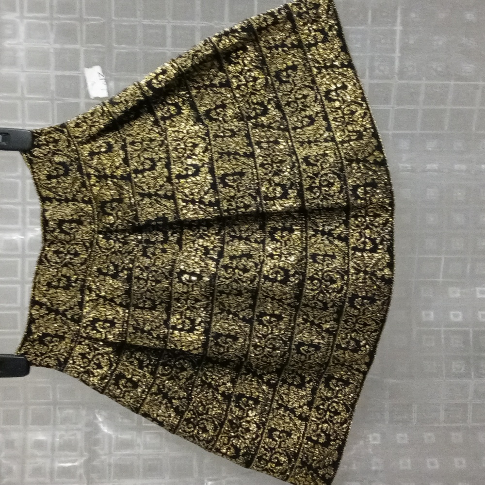 Fit & Flare Pleated Black & Gold Skirt